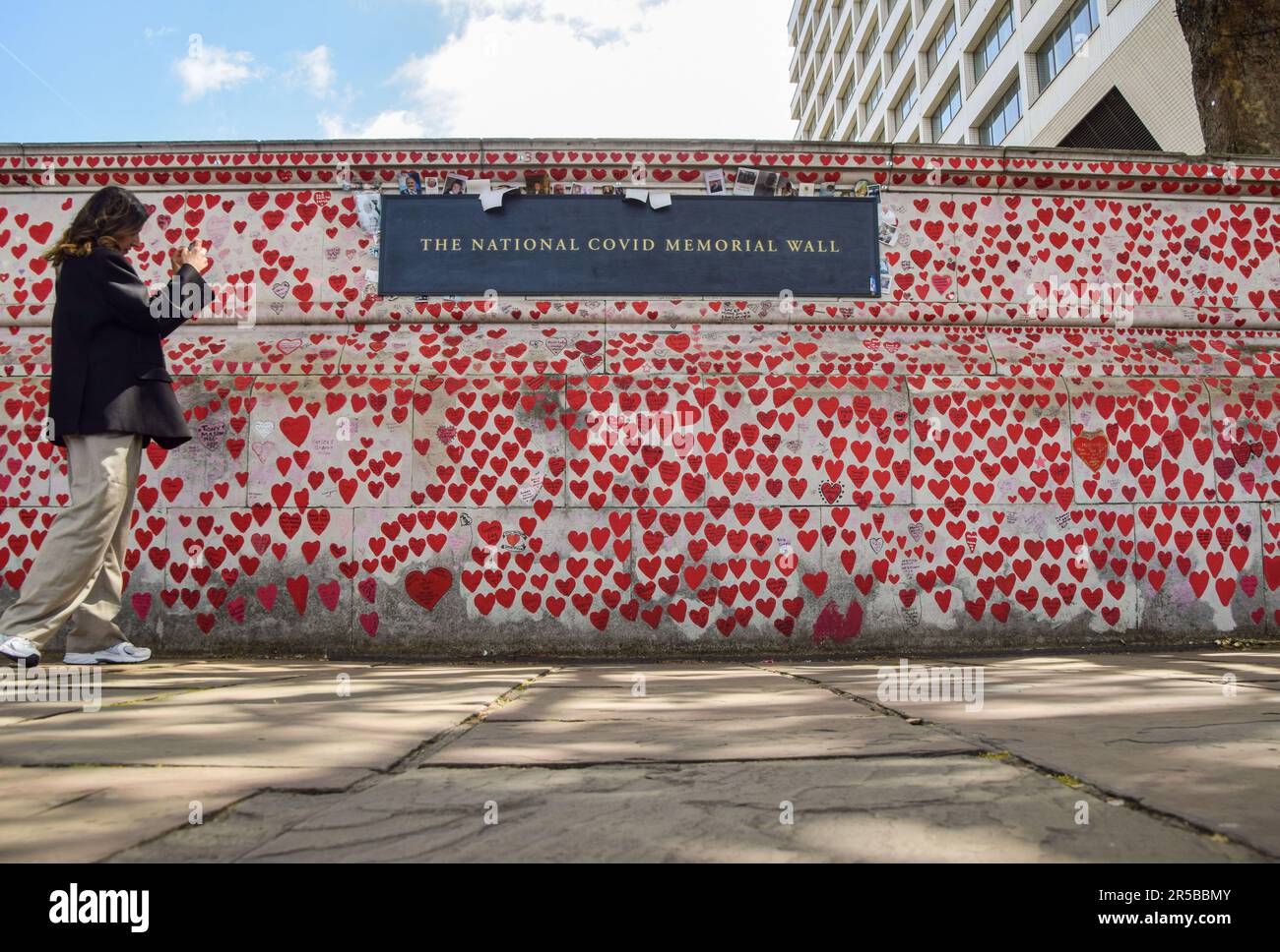 London, UK. 2nd June 2023. A woman takes a photo of the National Covid Memorial Wall as the UK government launches a high court challenge to try and prevent the handing over of Boris Johnson’s unredacted WhatsApp messages to the public inquiry into the handling of the coronavirus pandemic. Credit: Vuk Valcic/Alamy Live News Stock Photo