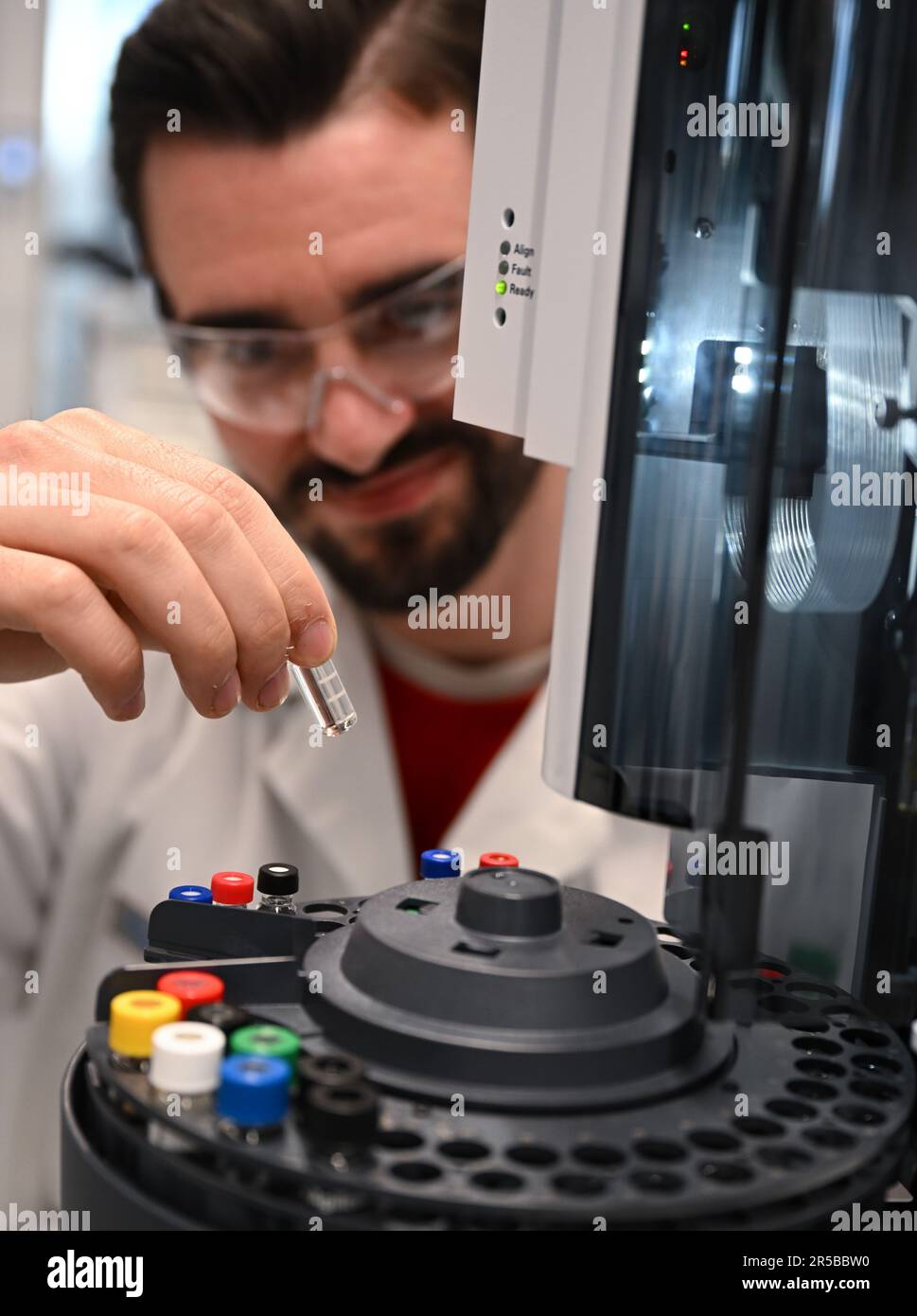production-23-may-2023-hesse-darmstadt-chemistry-lab-technician