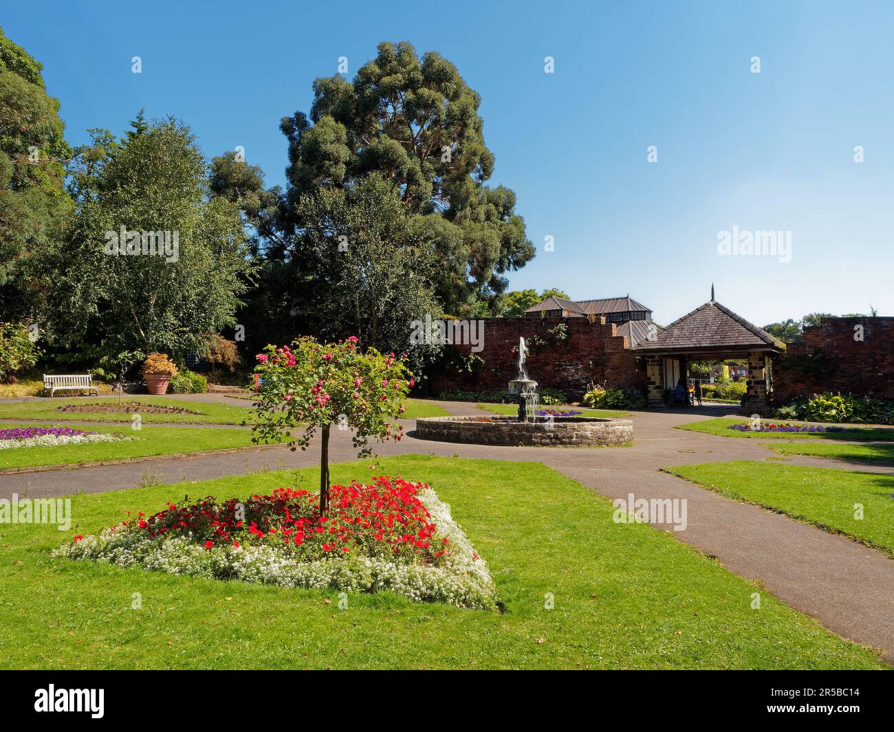 UK, West Yorkshire, Leeds, Roundhay Park, Jubilee Rose Garden. Stock Photo
