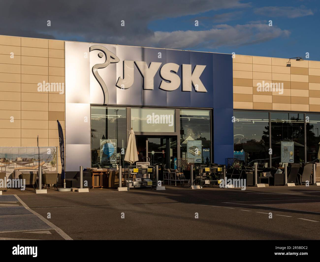 Jysk emblem hi-res stock photography and images - Alamy