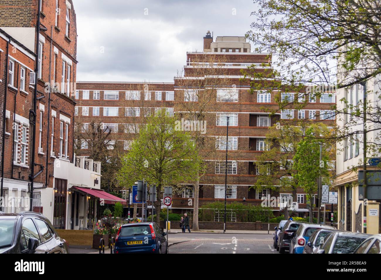 Du Cane Court Art Deco apartment block 1935 38 Balham London Stock Du Cane Court Art Deco apartment block 1935 38 Balham London Stock