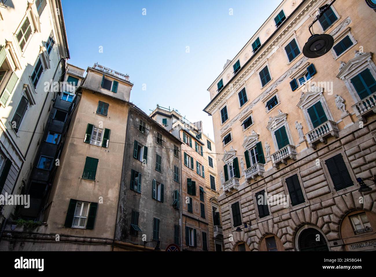 grande porto tra genova e imperia cruciverba