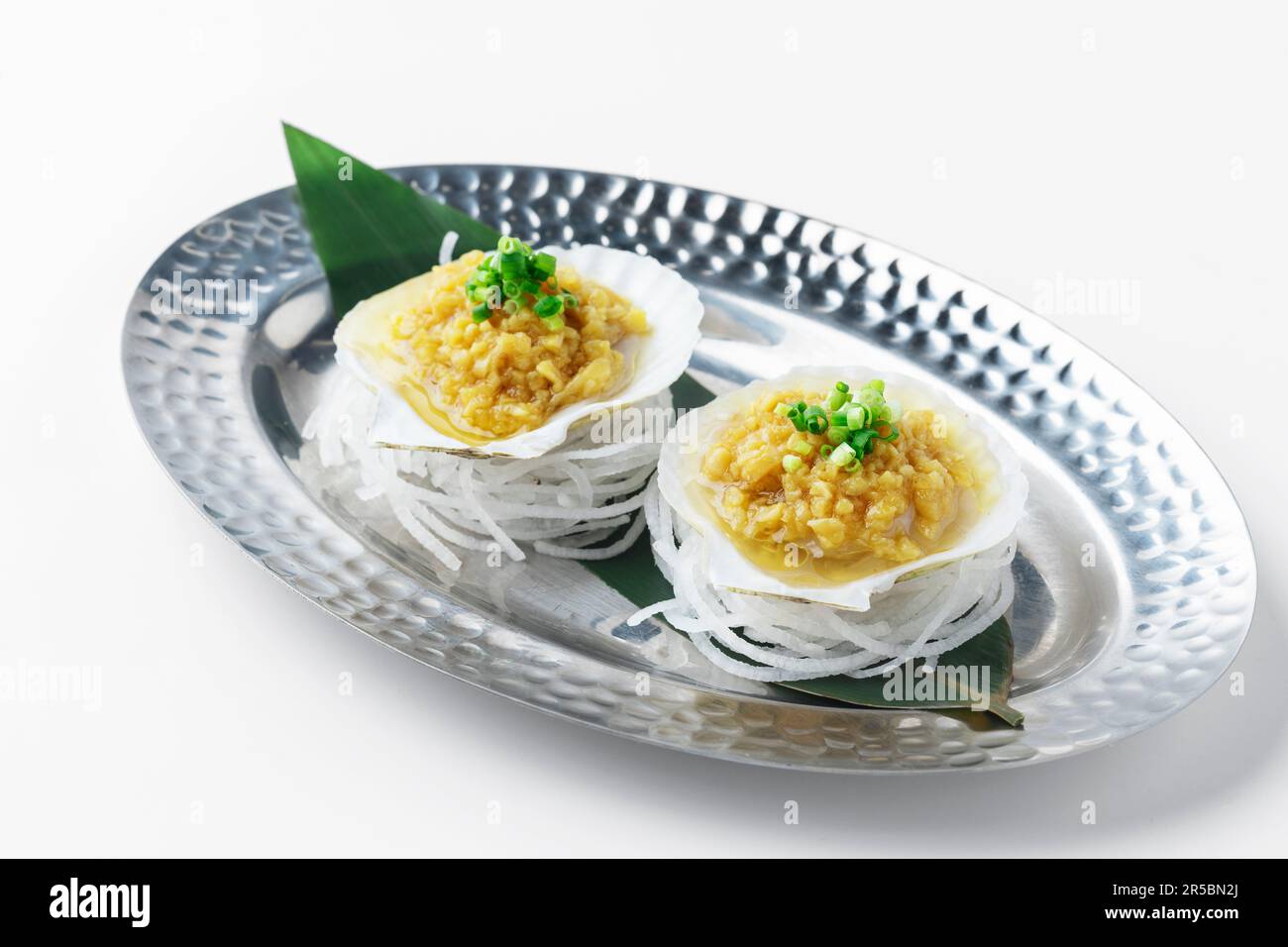Charcoalgrilled SCALLOP with Mashed Garlic Stock Photo Alamy