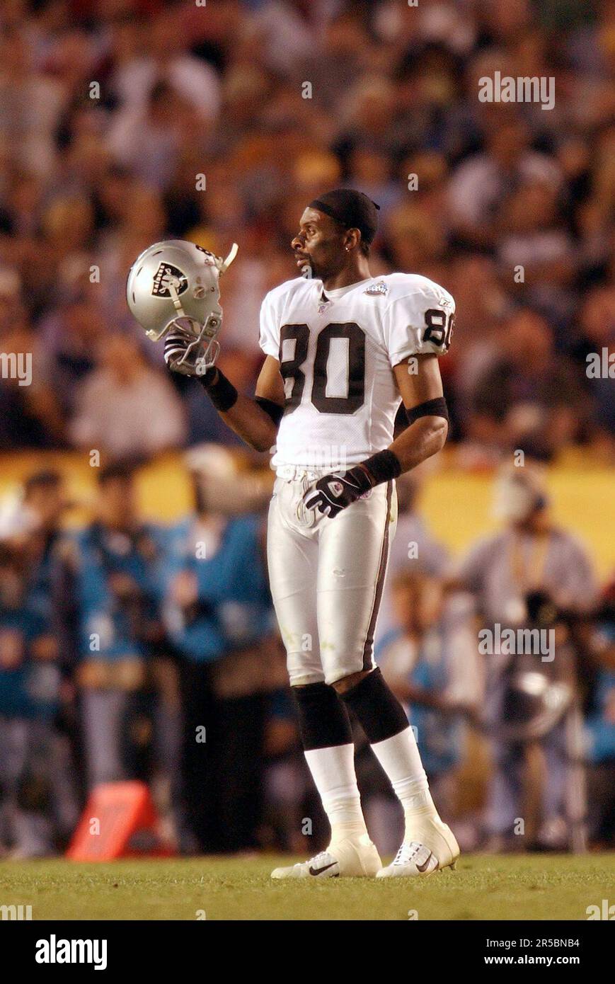 RAIDERS95-C-26JAN03-SP-PC Warren Sapp excited the Buccaneers crowd late in  the game. The Oakland Raiders vs. the Tampa Bay Buccaneers in Super Bowl  XXXVII. Halftime and third quarter action. PAUL CHINN/SF CHRONICLE (PAUL