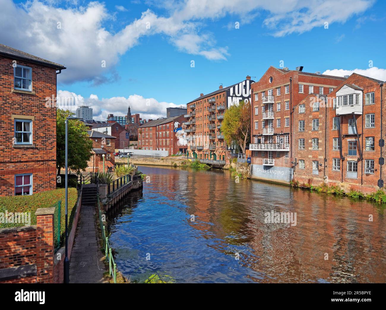 UK, West Yorkshire, Leeds, River Aire at Calls Landing viewed from ...