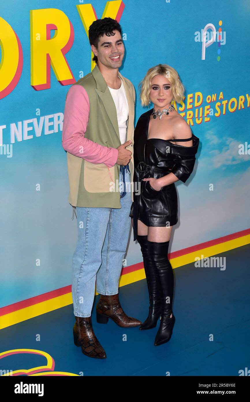 Sebastian Quinn und Lizze Broadway bei der Premiere der Peacock