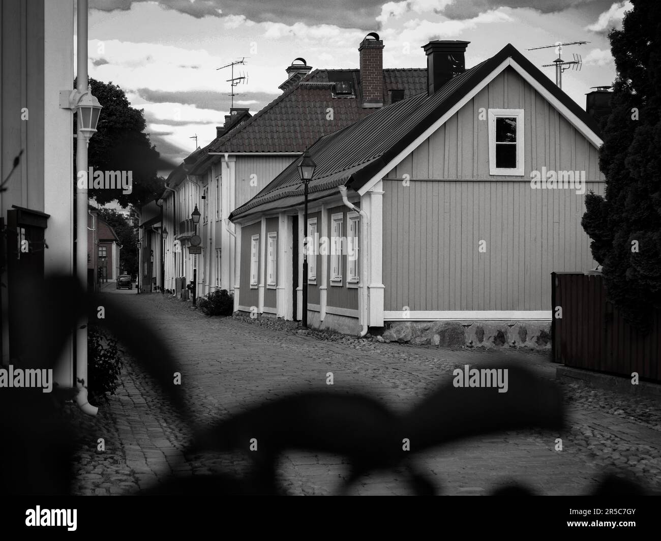 Empty street amidst buildings hi-res stock photography and images - Alamy