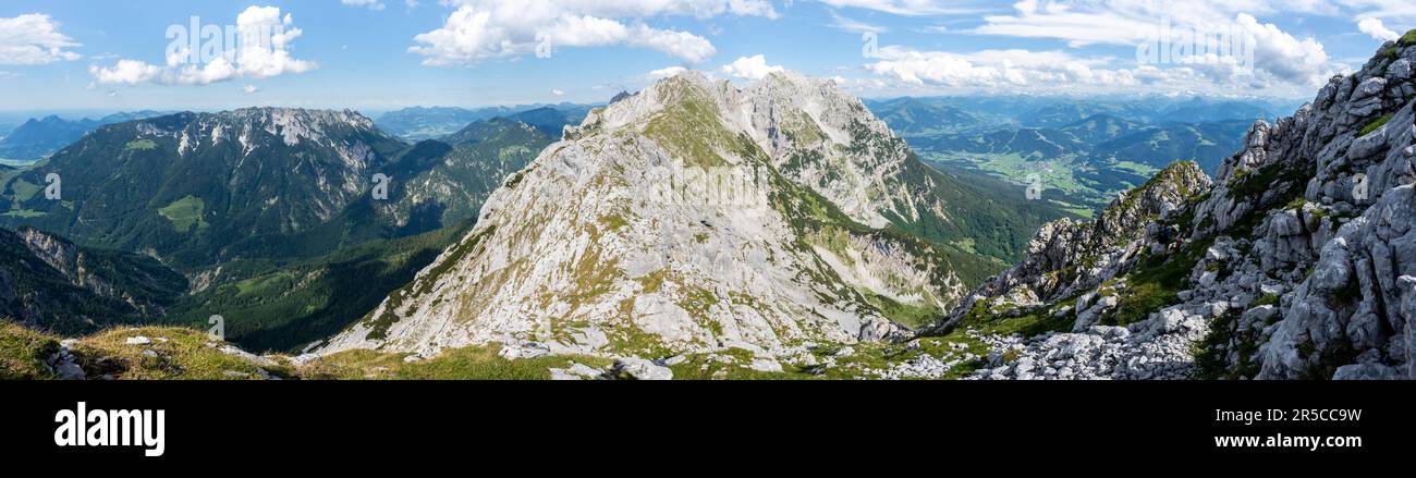 Panorama, narrow ridge, crossing the Hackenkoepfe, Zahmer Kaiser ...
