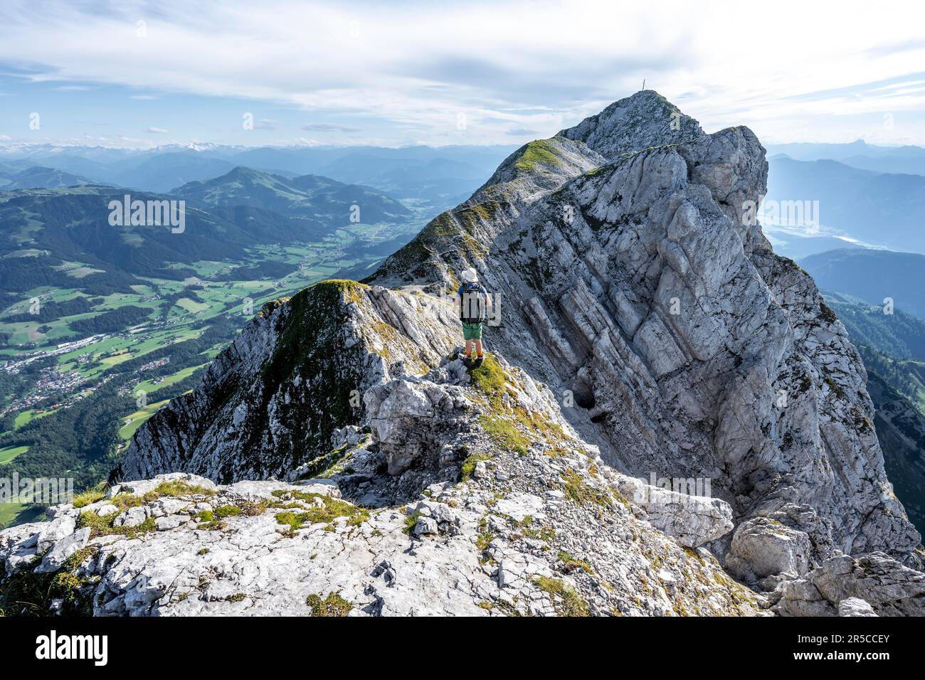 Mountaineer on a ridge path, crossing the Hackenkoepfe, behind summit ...
