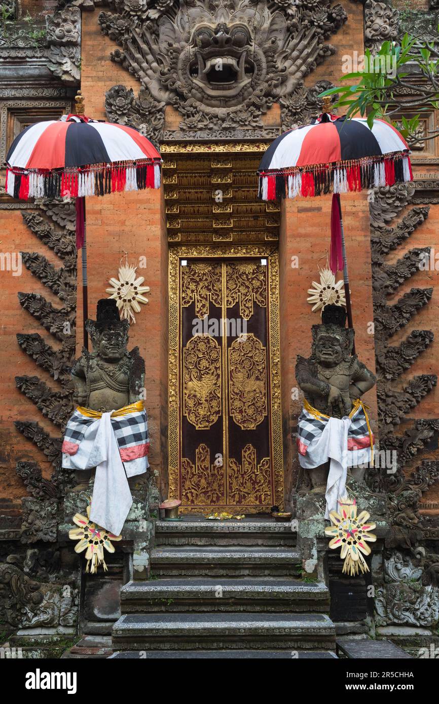 Balinese temple, statues, Ubud, Bali, Indonesia Stock Photo
