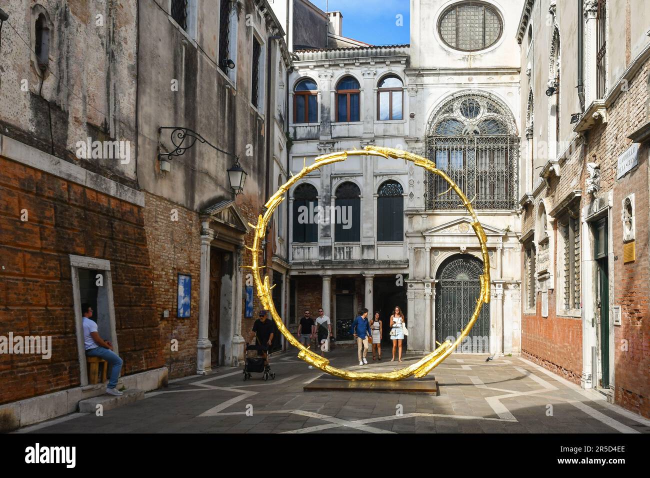 Court yard of the Scuola Grande di San Giovanni Evangelista (San Polo district) with the sculpture 'The sun' by the Swiss artist Ugo Rondinone, Venice Stock Photo