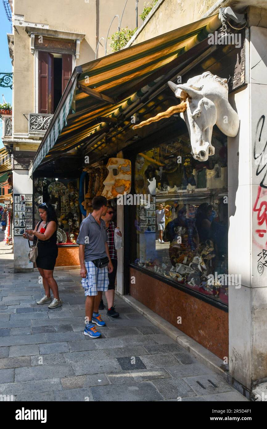 Exterior and shop windows of a Venetian masks shop in the sestiere of Cannaregio, Venice, Veneto, Italy Stock Photo