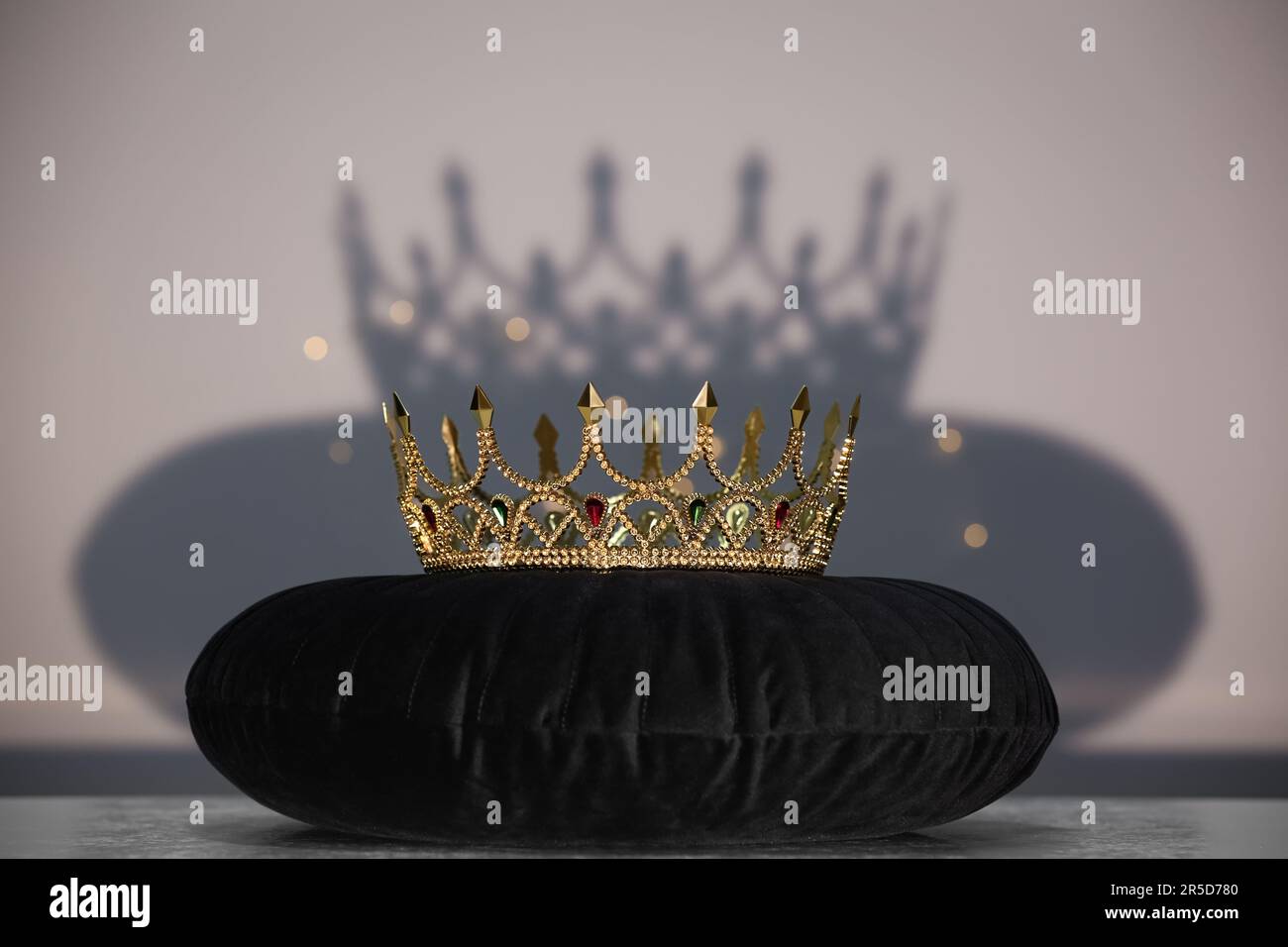 Royal gold crown on pillow hi-res stock photography and images - Alamy