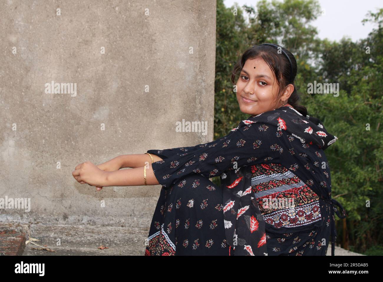 Young pretty slim indian woman hi-res stock photography and images - Alamy