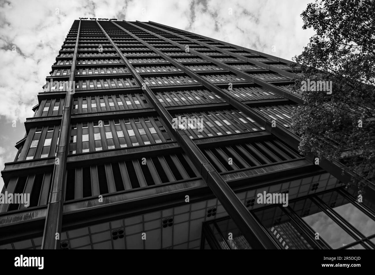 The US Steel Tower rising into sky in Pittsburgh, Pennsylvania Stock Photo Alamy
