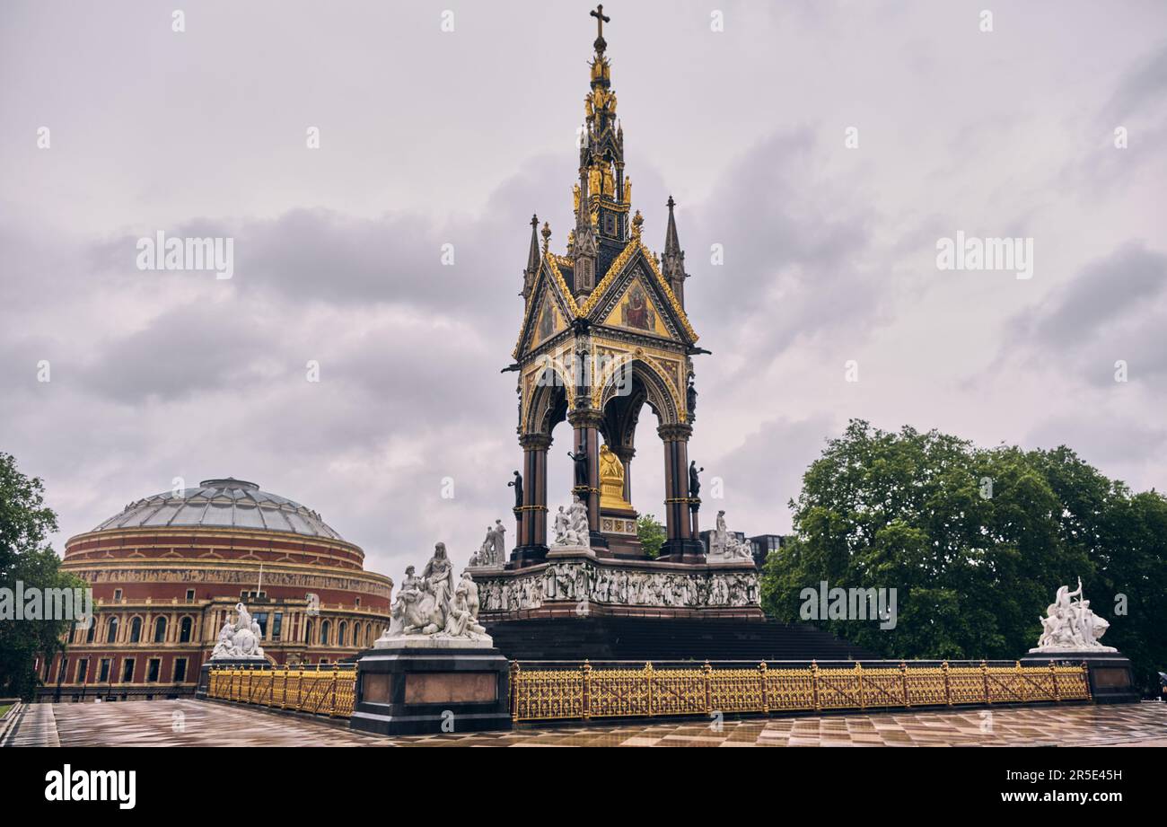 The Prince Albert Memorial in Kensington Gardens with Royal Albert Hall in background Stock Photo