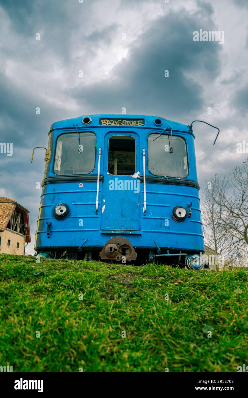 foldbol-kitoro-metrokocsi-hi-res-stock-photography-and-images-alamy