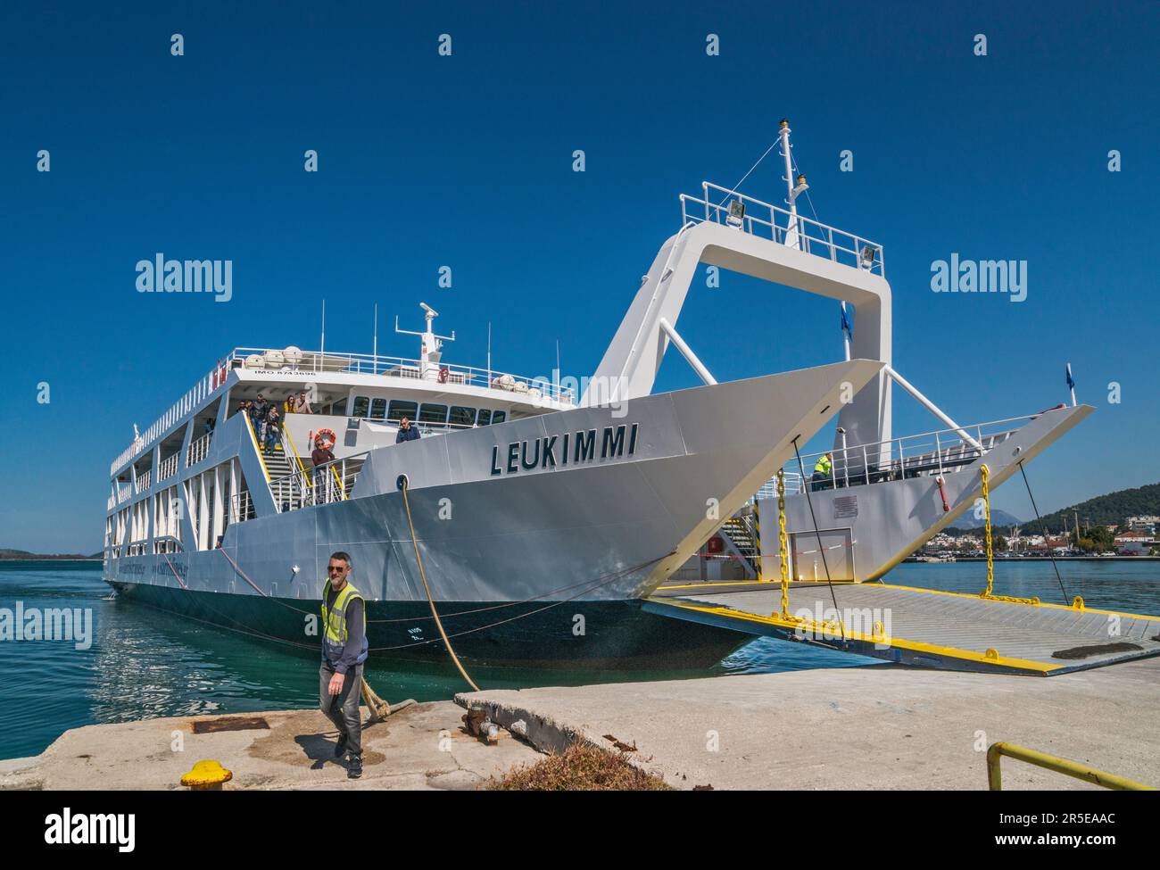 Ferry Closing Ramp Car ferry lowering its car ramp hi-res stock photography and images - Alamy