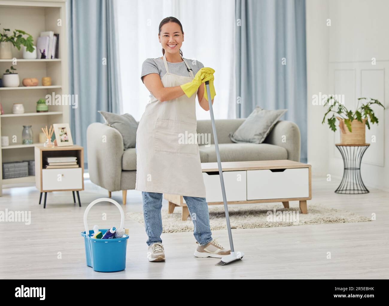 Asian house cleaner cleaning hi-res stock photography and images - Alamy