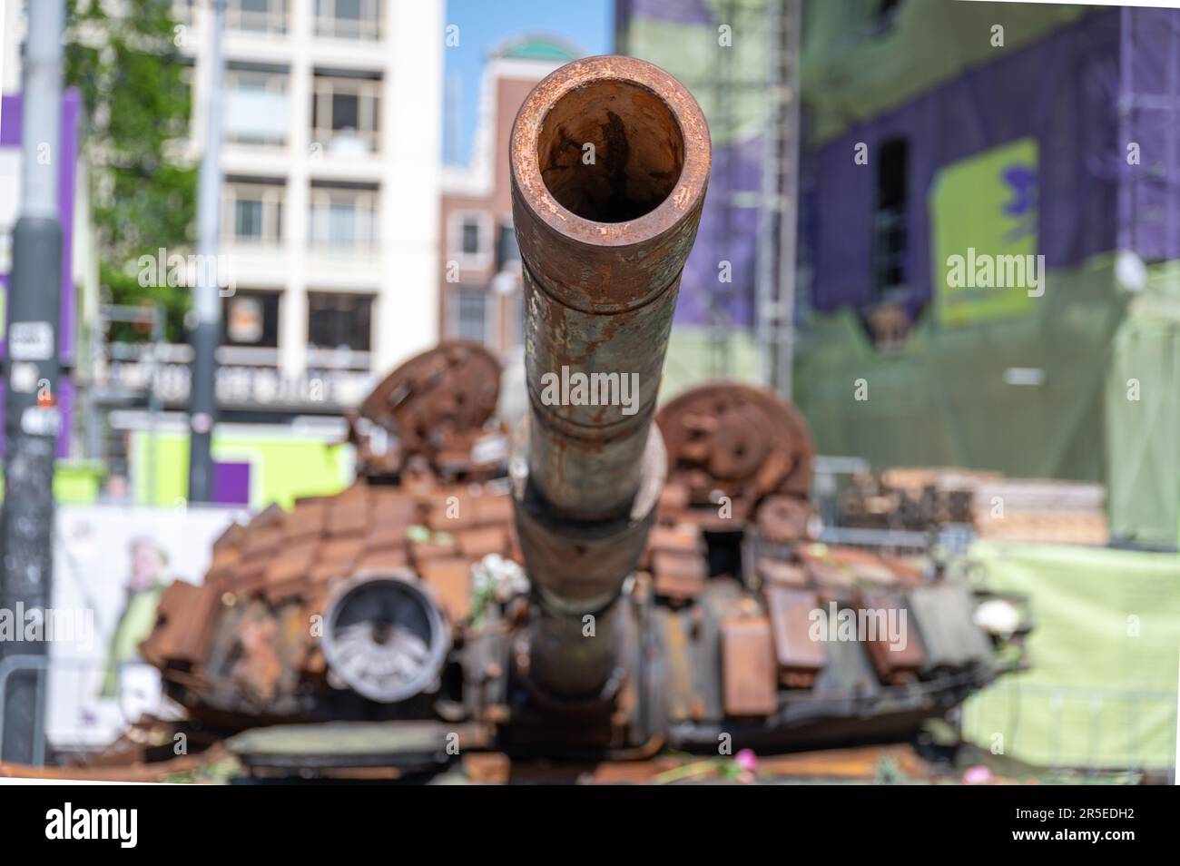 Cannon of a wrecked Russian T-72 B1 tank Stock Photo