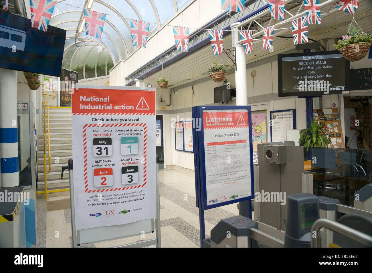 Cancelled train london strike hires stock photography and images Alamy