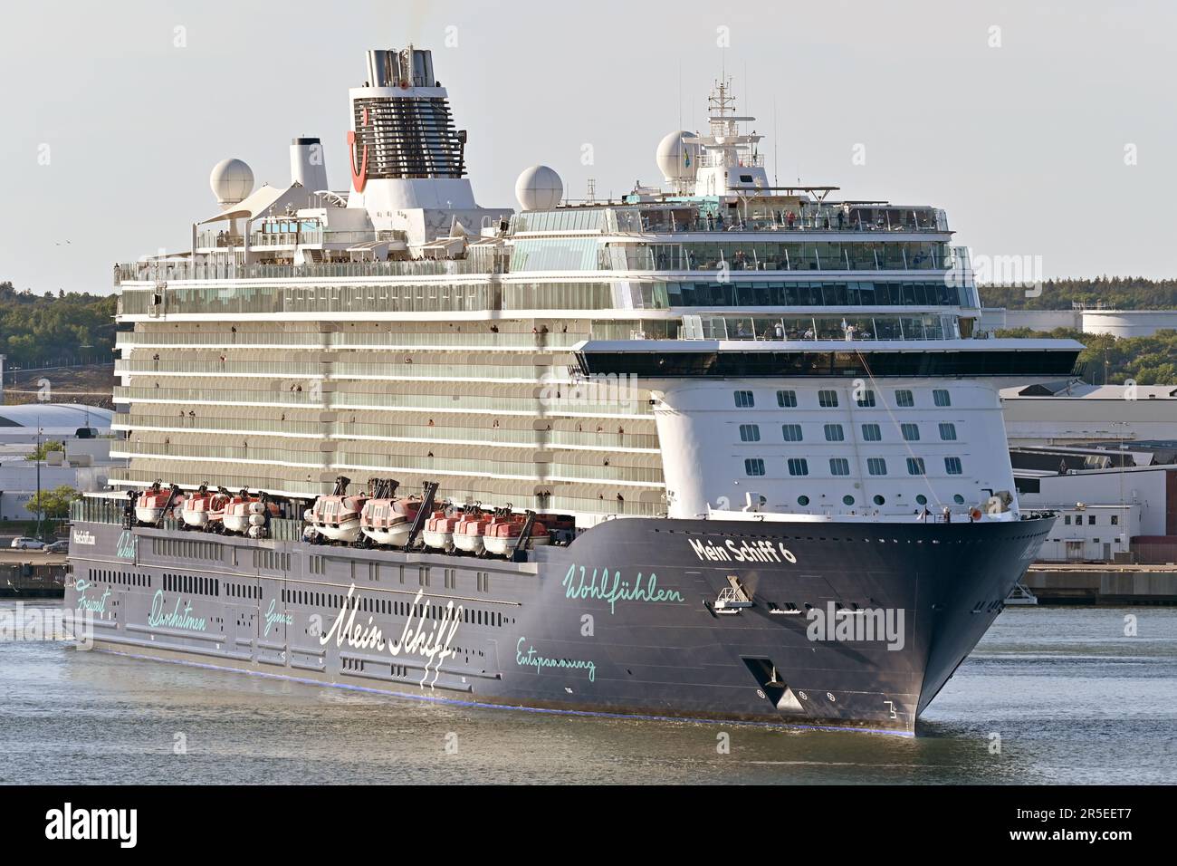  Cruiseship MEIN SCHIFF 6 outbound from Gothenburg Stock Photo - Alamy Illustration 