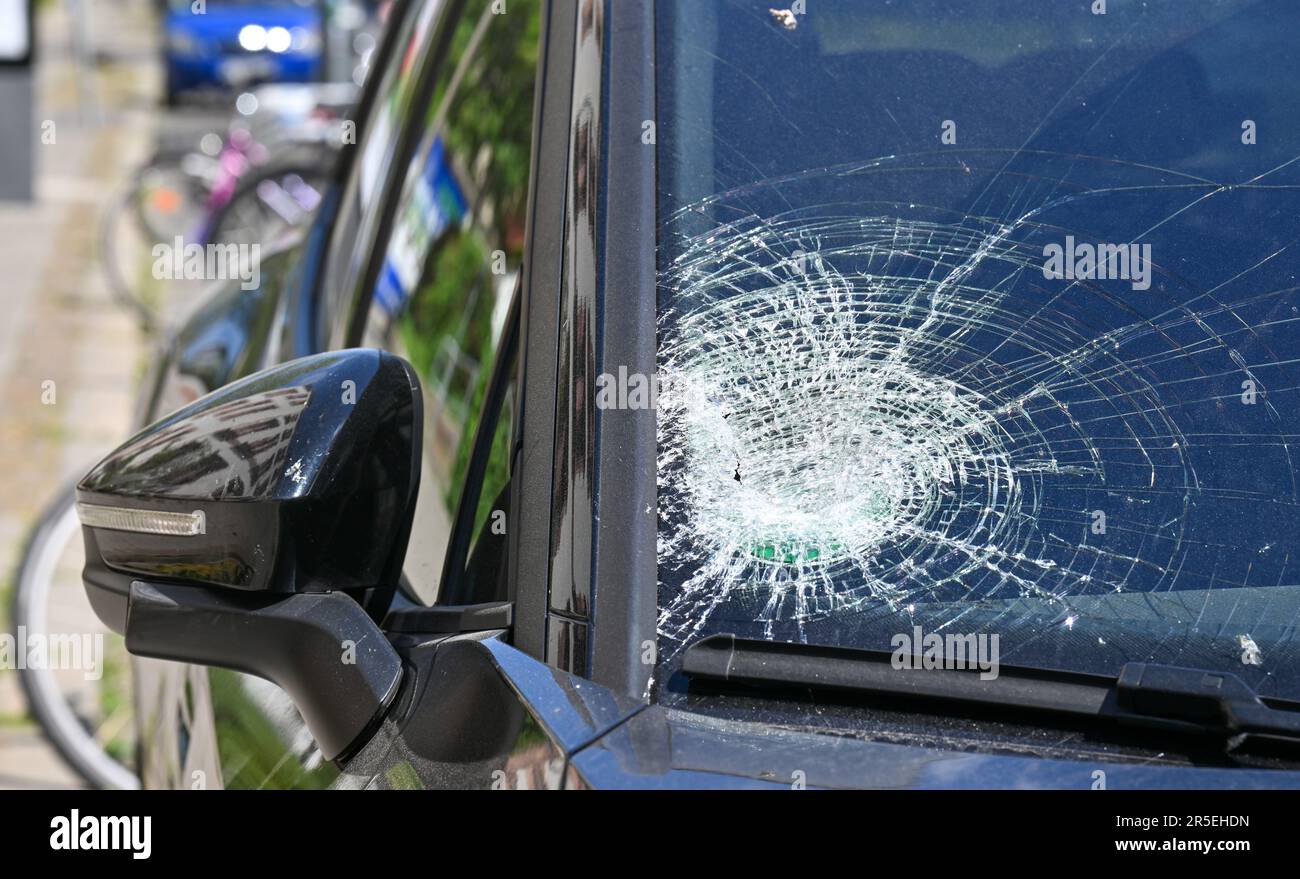 Night time riots hi-res stock photography and images - Alamy