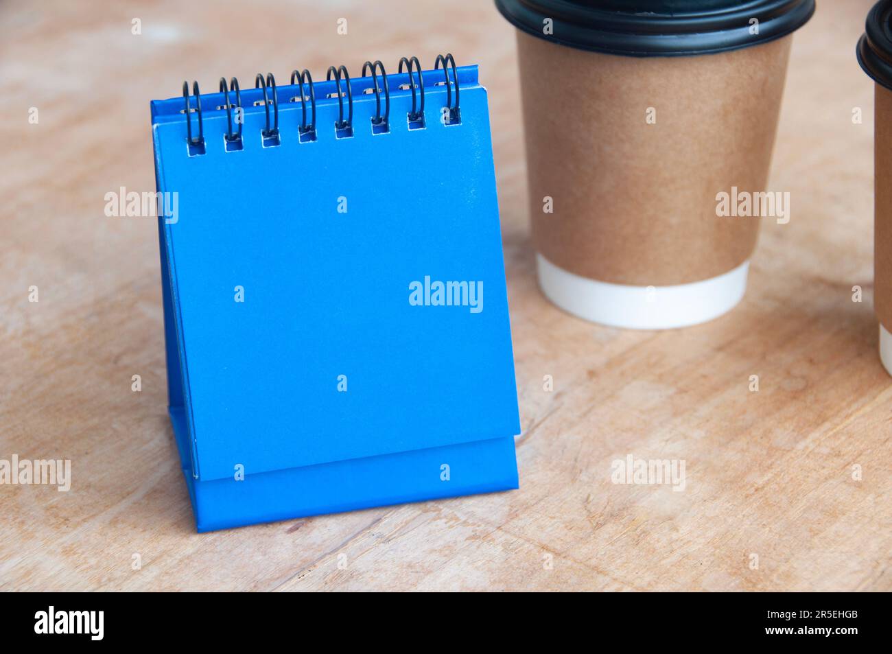 Empty blue notepad with customizable space for text or ideas Stock ...