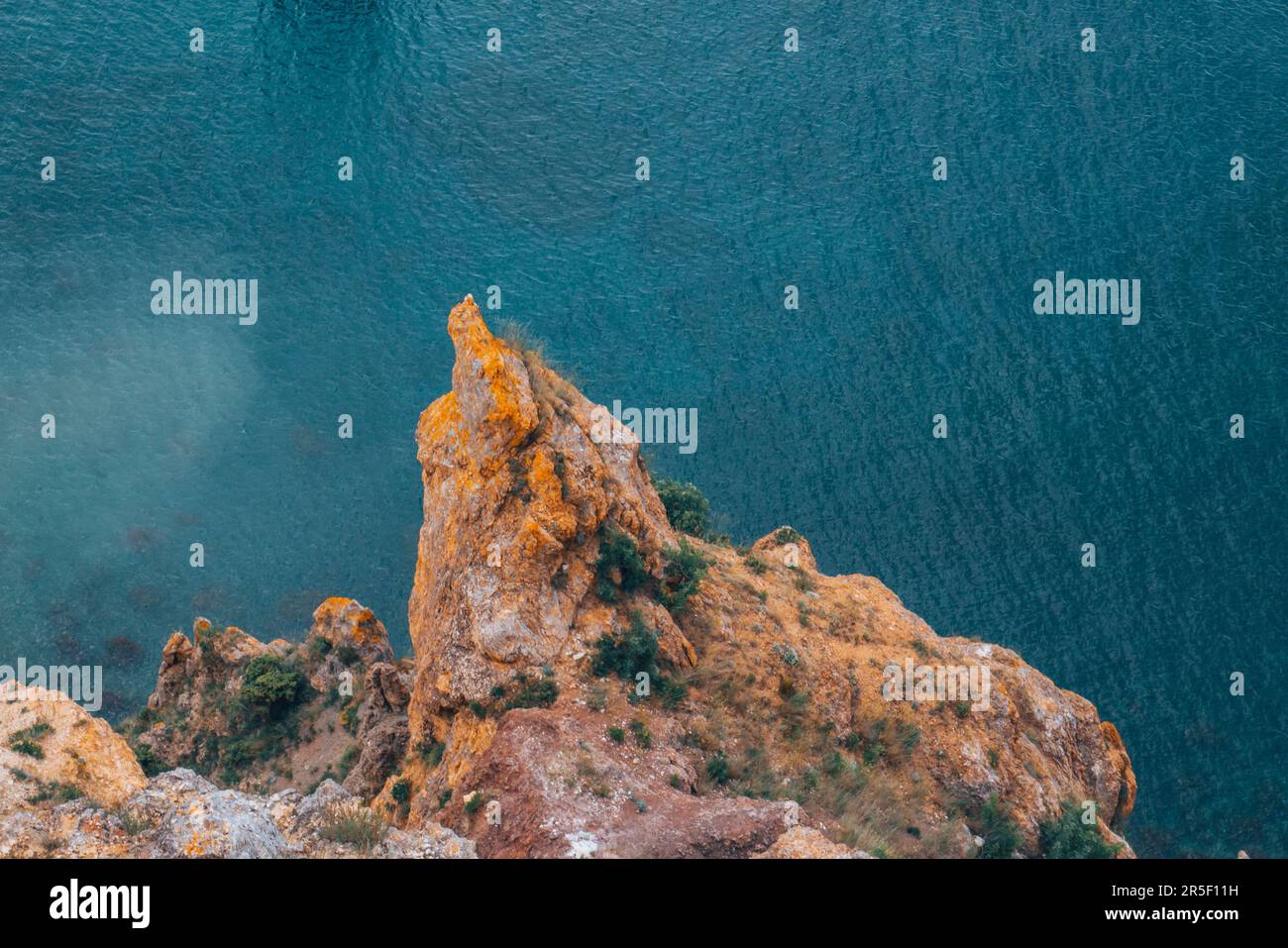 Rock sticking out of the cliff hi-res stock photography and images - Alamy
