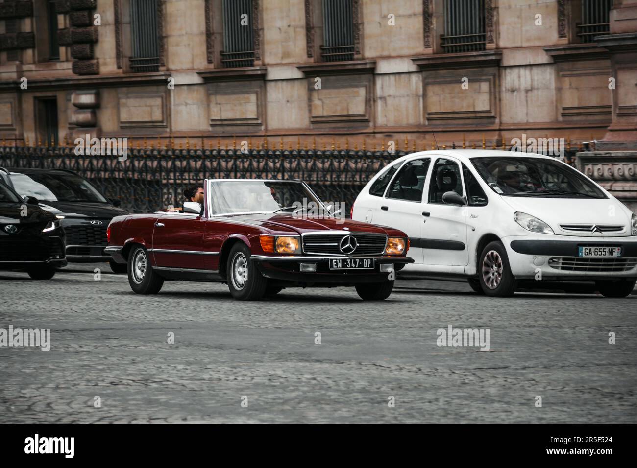 Cabriodak Mercedes-Benz SL-Klasse R107 (1971-1989) R107 Sonnenland Classic Stoffen cabriokap | 365 Dagen omruilgarantie Cabriodak Mercedes-Benz SL-Klasse R107 (1971-1989) R107 Sonnenland Classic Stoffen cabriokap | 365 Dagen omruilgarantie