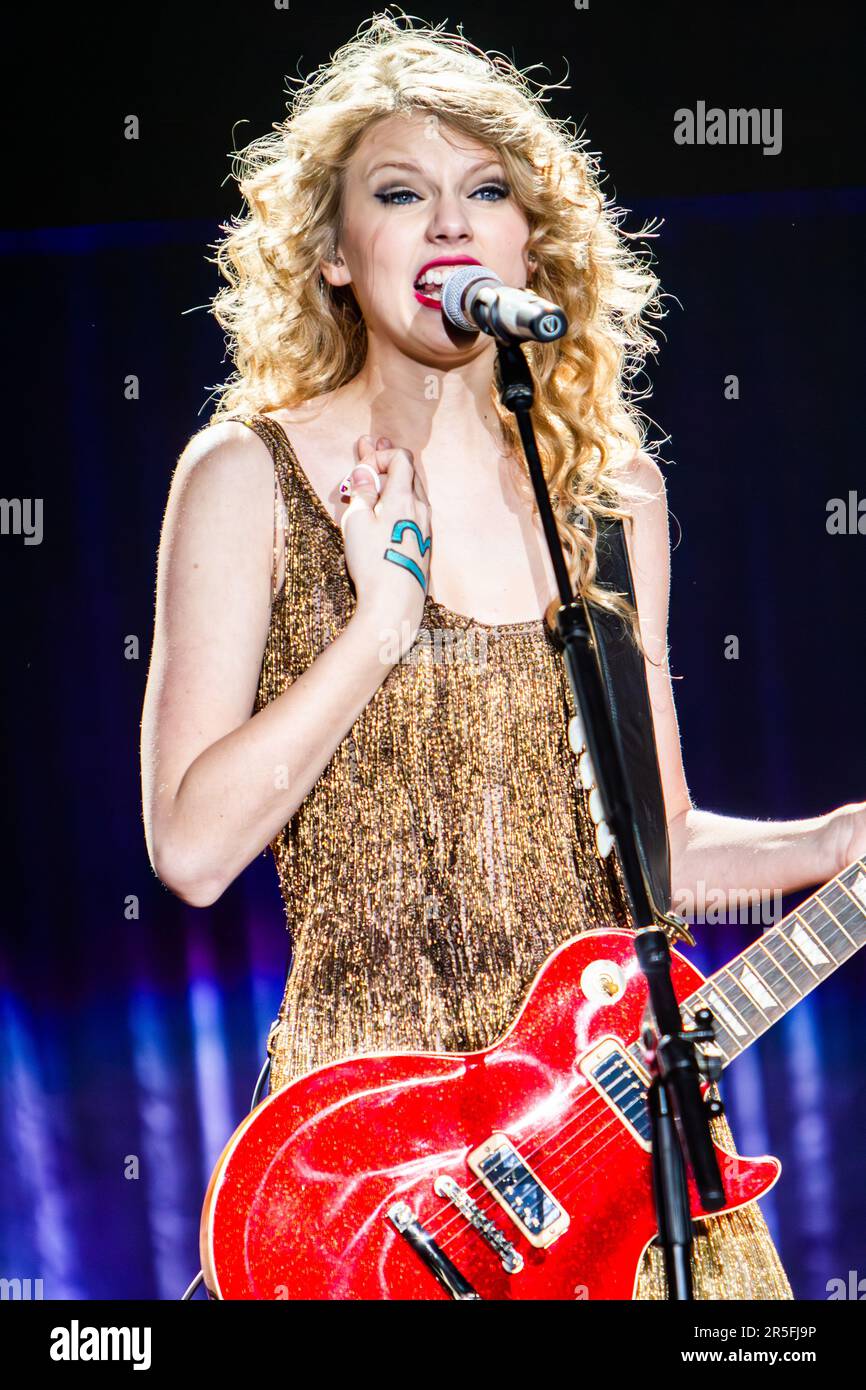 Taylor swift concert hi-res stock photography and images - Alamy