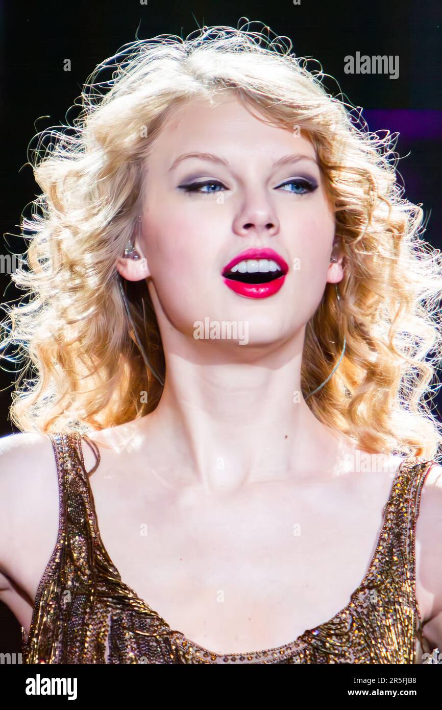 Taylor swift speak now tour hi-res stock photography and images - Alamy