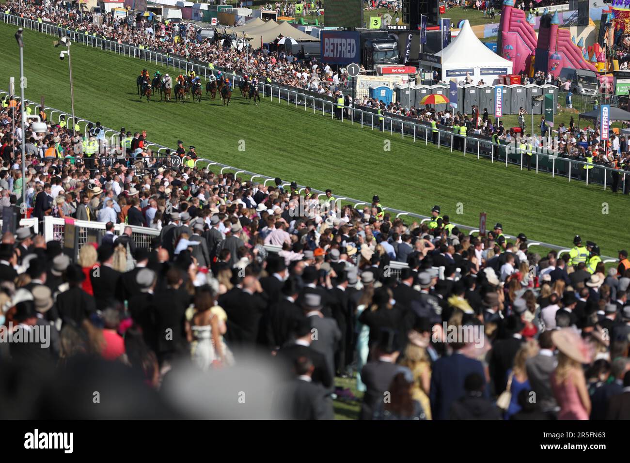 Runners and riders in action during The JRA Tokyo Trophy Handicap