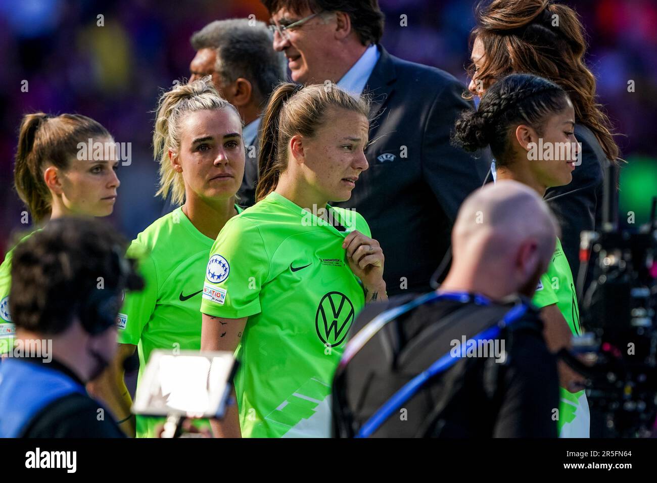 Eindhoven, Netherlands. 03rd June, 2023. EINDHOVEN, NETHERLANDS - JUNE 3: Jill Roord of VfL Wolfsburg and Lynn Wilms of VfL Wolfsburg look dejected after the UEFA Women's Champions League Final match between FC Barcelona and VfL Wolfsburg at the PSV Stadion on June 3, 2023 in Eindhoven, Netherlands (Photo by Andre Weening/Orange Pictures) Credit: Orange Pics BV/Alamy Live News Stock Photo