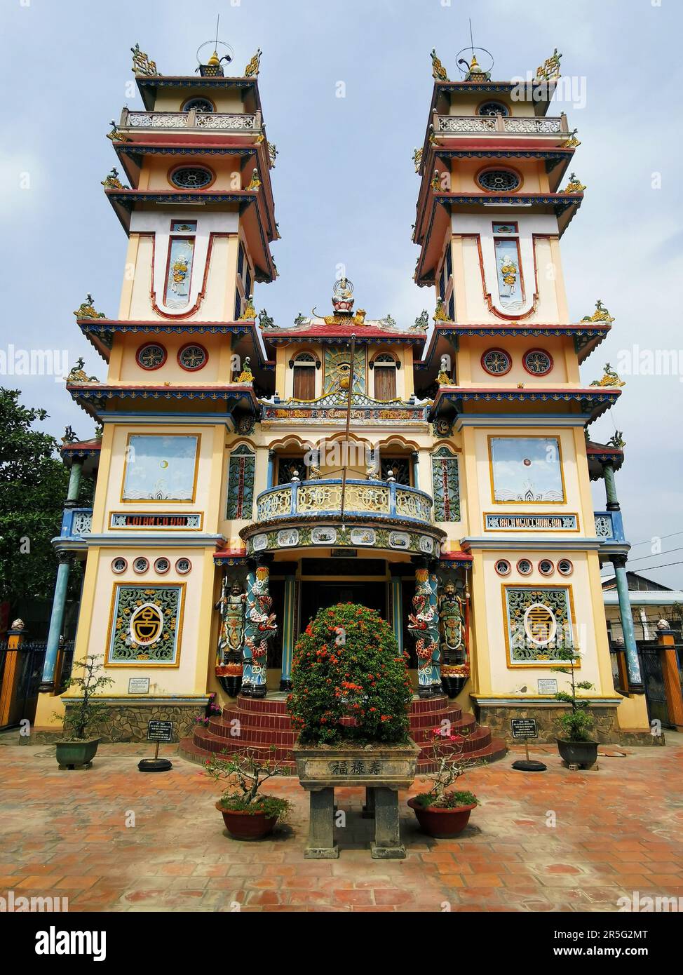 tay-ninh-vietnam-04th-mar-2023-the-caoda-temple-in-tay-ninh