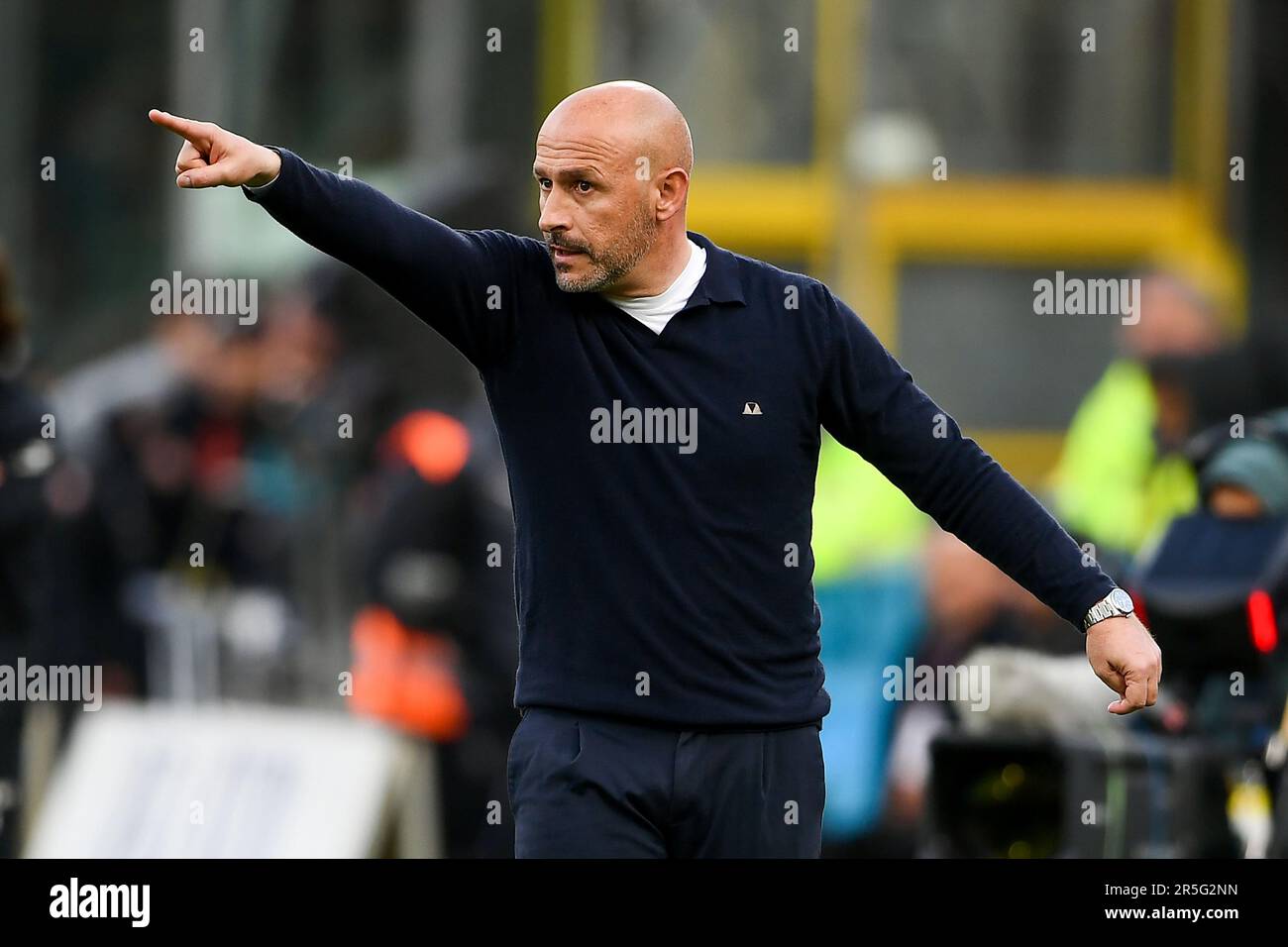 Milan, Italy. 03rd Sep, 2023. Vincenzo Italiano Head Coach of ACF  Fiorentina looks on during Serie A 2023/24 football match between FC  Internazionale and ACF Fiorentina at Giuseppe Meazza Stadium. (Final scores;