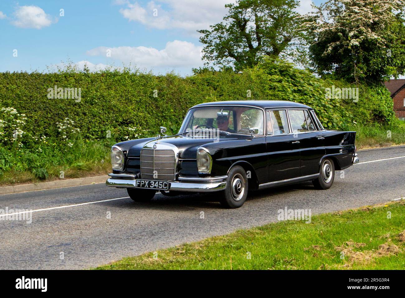 1965 60s sixties Mercedes 220 Classic vintage car, Yesteryear motors en route to Capesthorne Hall Vintage Collectors car show, Cheshire, UK 2023 Stock Photo