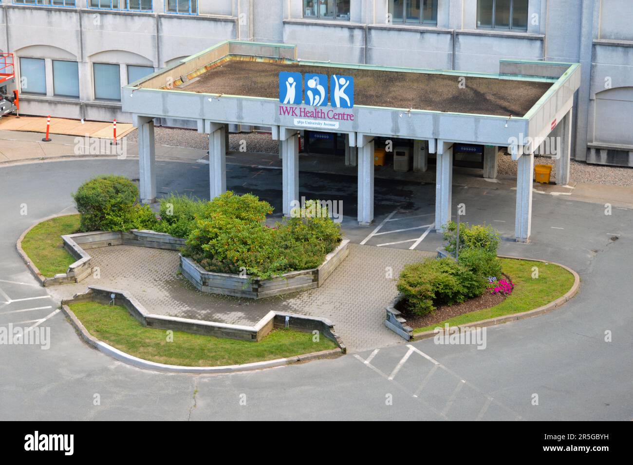 Concrete canopy at entrance of IWK Health Centre, a public children's