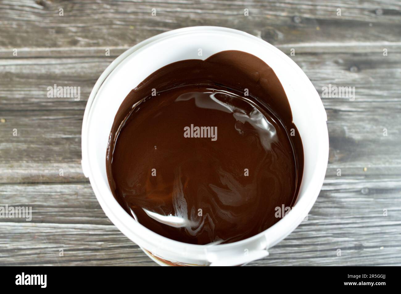 sweetened hazelnut cocoa spread, chocolate nougat cream, texture of