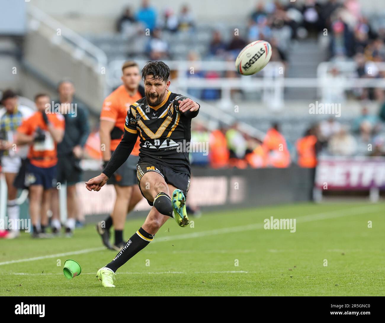 St James Park, Newcastle, UK. 3rd June, 2023. Betfred Super League Magic Weekend Rugby League, Leeds Rhinos versus Castleford Tigers; Castleford Tigers Gareth Widdop kicks the conversion to make the score 24-26 in the 75th minute Credit: Action Plus Sports/Alamy Live News Stock Photo