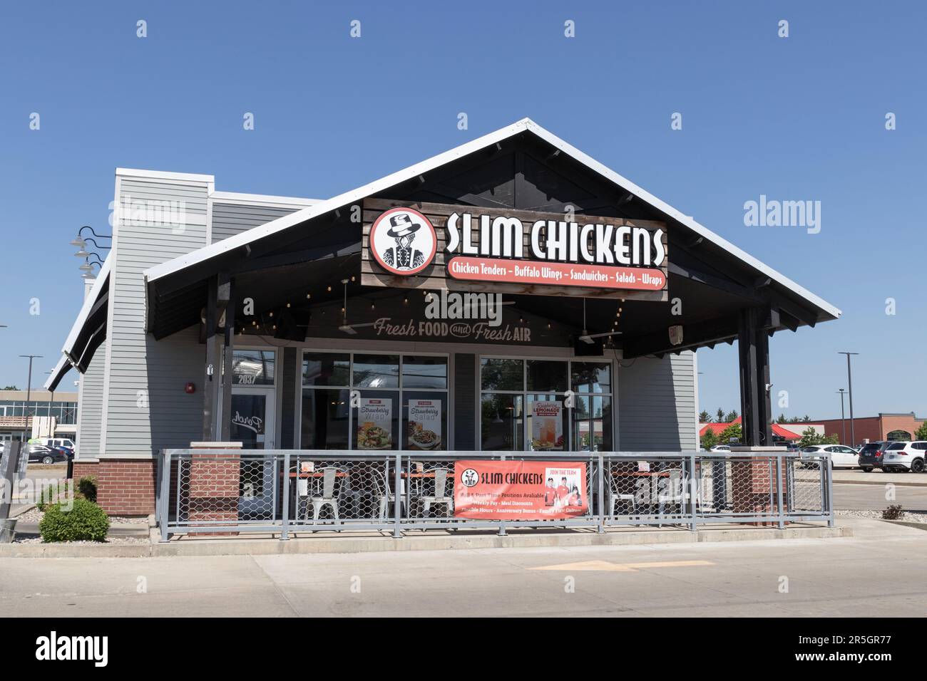 Champaign - Circa June 2023: Slim Chickens fast-casual restaurant specializing in southern fried foods. Slim Chickens has locations in the US, UK and Stock Photo