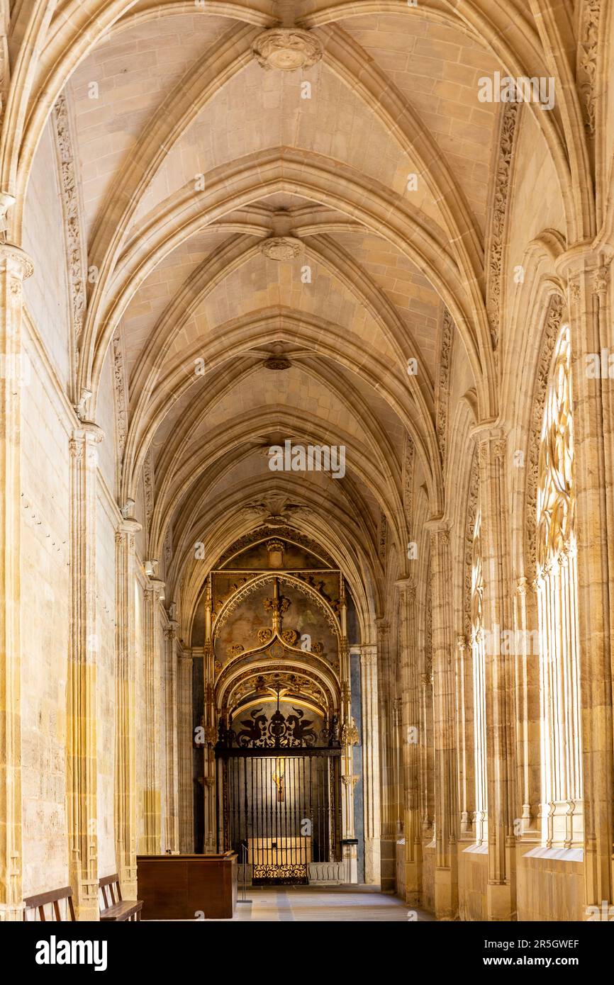 Segovia, Spain, 03.10.21. Cloister of the Segovia Cathedral in Gothic flamboyant style with carved decorative vaults, columns, openwork tracery window Stock Photo