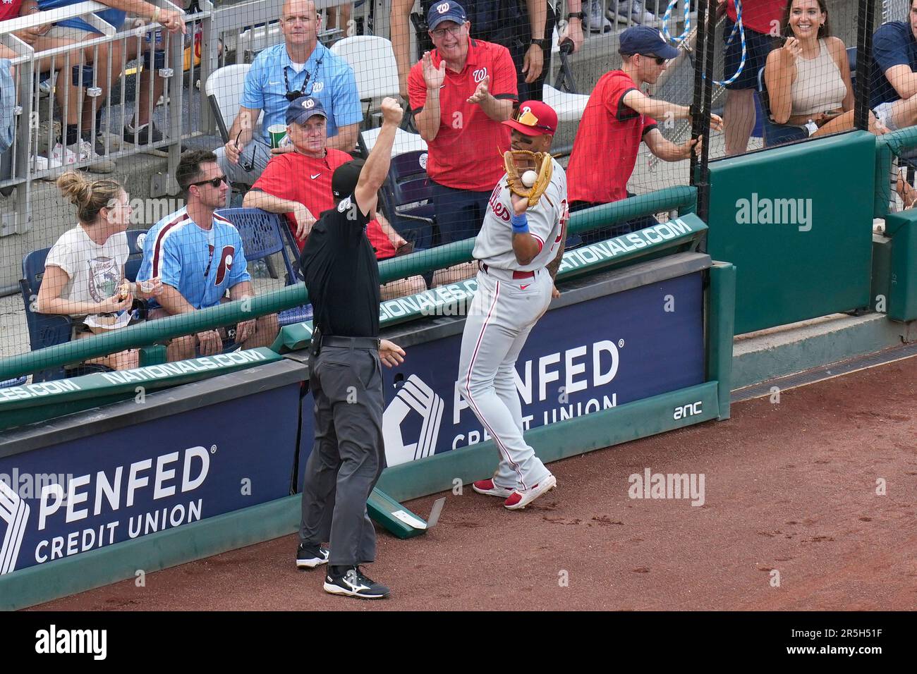 Washington Dc, United States. 04th May, 2023. Washington Nationals first  baseman Dominic Smith (22) catches the throw at first for the out at the  Washington Nationals vs Chicago Cubs game at Nationals