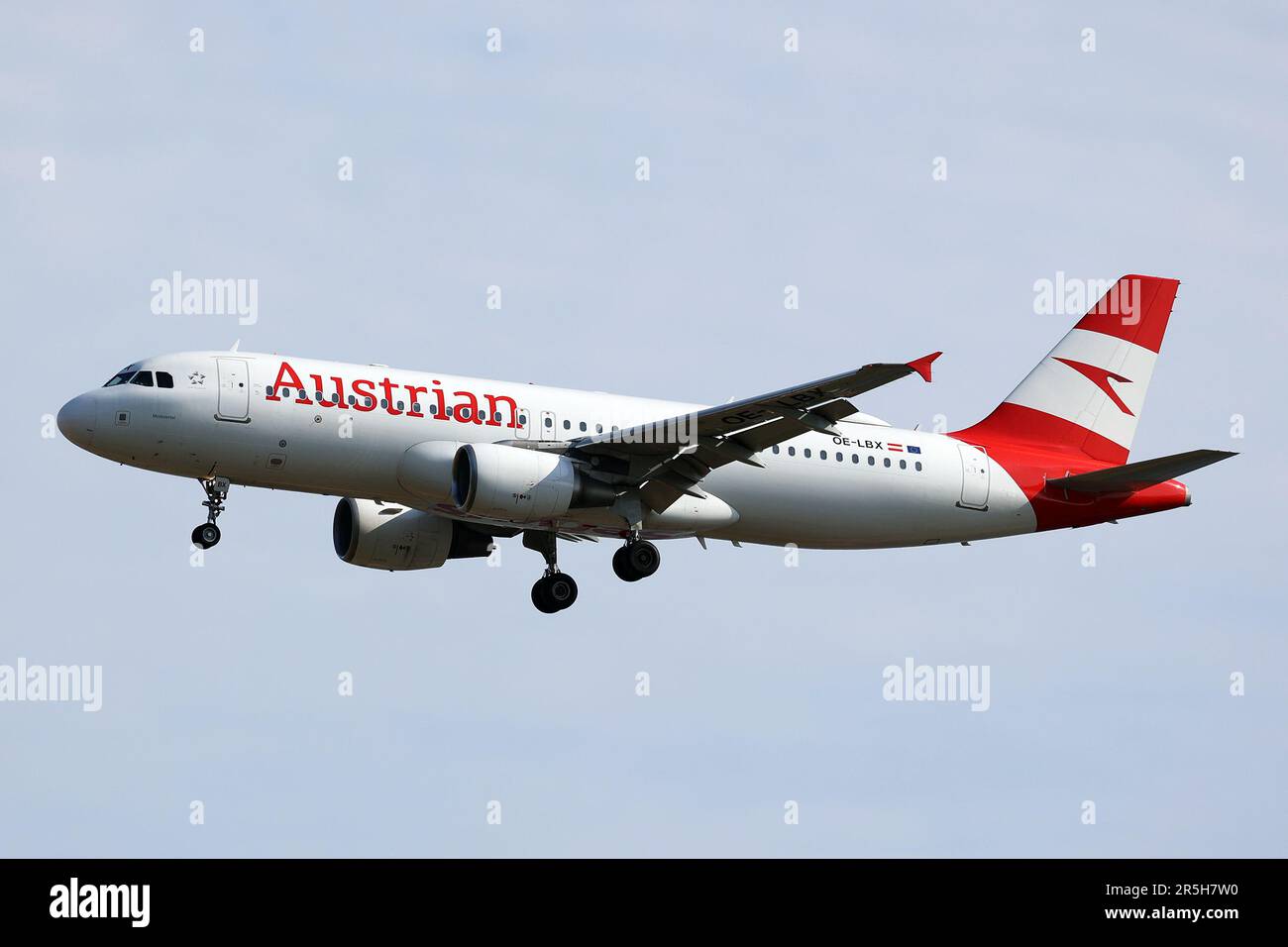 AUSTRIAN AIRLINES NEW ROUTES TO SICILY in the photo an AIRBUS A320214