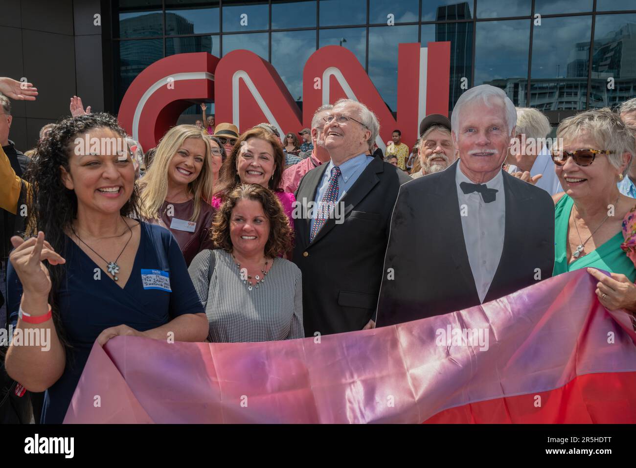 ATLANTA, GA – June 1, 2023: CNN alumni, including former Chief Executive Officer Tom Johnson (middle), gather for photographs outside CNN Center. Stock Photo