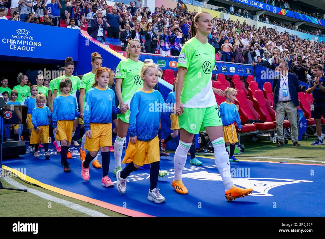 Eindhoven, Netherlands. 03rd June, 2023. EINDHOVEN, NETHERLANDS - JUNE 3: Lynn Wilms of VfL Wolfsburg walks out prior to the UEFA Women's Champions League Final match between FC Barcelona and VfL Wolfsburg at the PSV Stadion on June 3, 2023 in Eindhoven, Netherlands (Photo by Andre Weening/Orange Pictures) Credit: Orange Pics BV/Alamy Live News Stock Photo