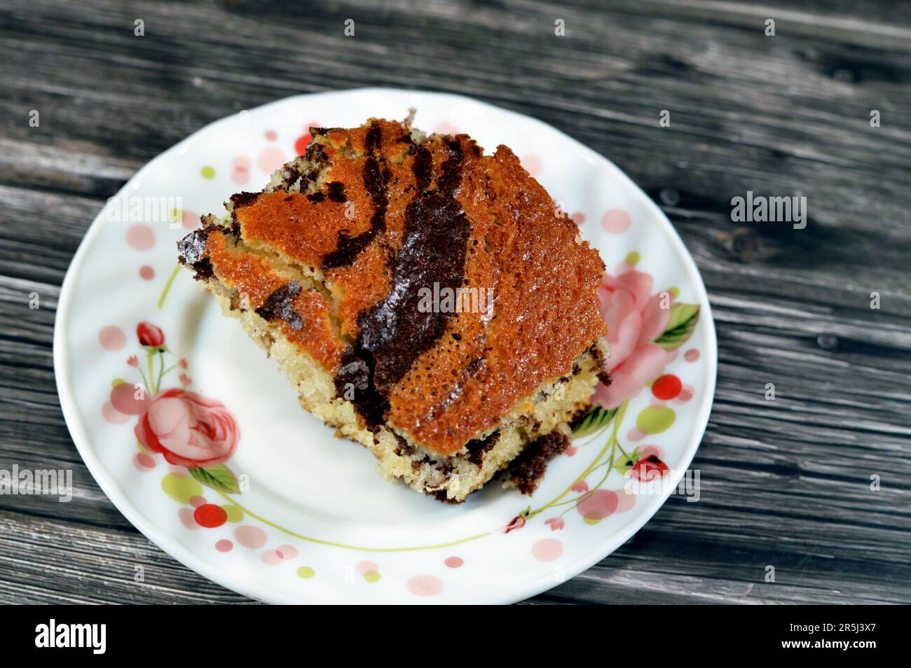 Tiger marbled sponge cake, components of flour, butter, oil, vanilla