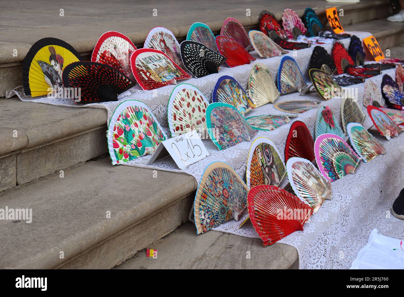 The Spanish fan, known as pericón, is one of the most famous Spanish