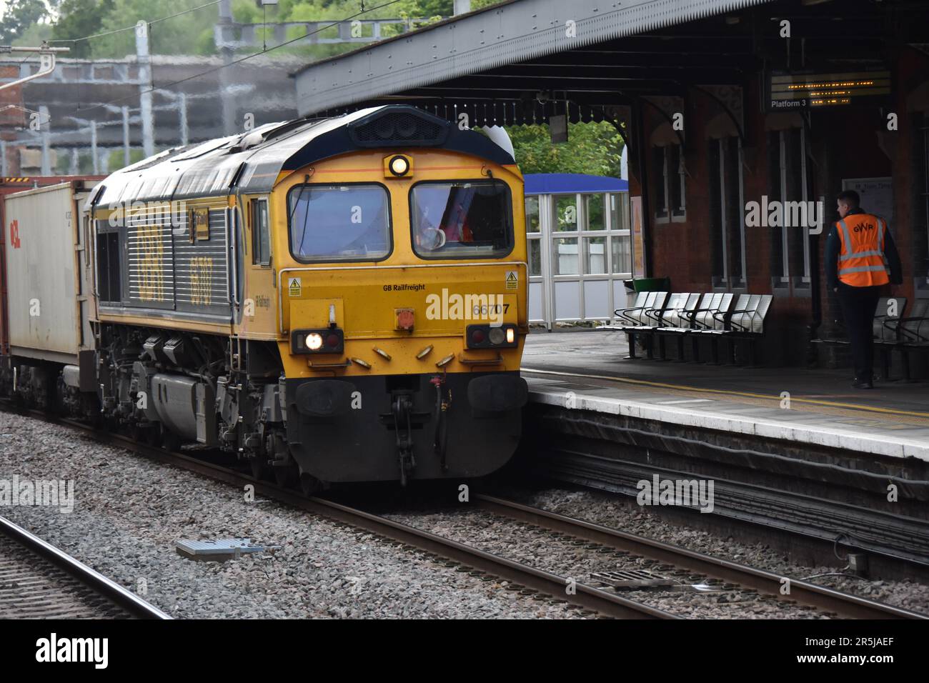 Class 66 No 66707 Hauling a Heavy Goods Train Through Twyford Station On 3rd June 2023 Stock Photo