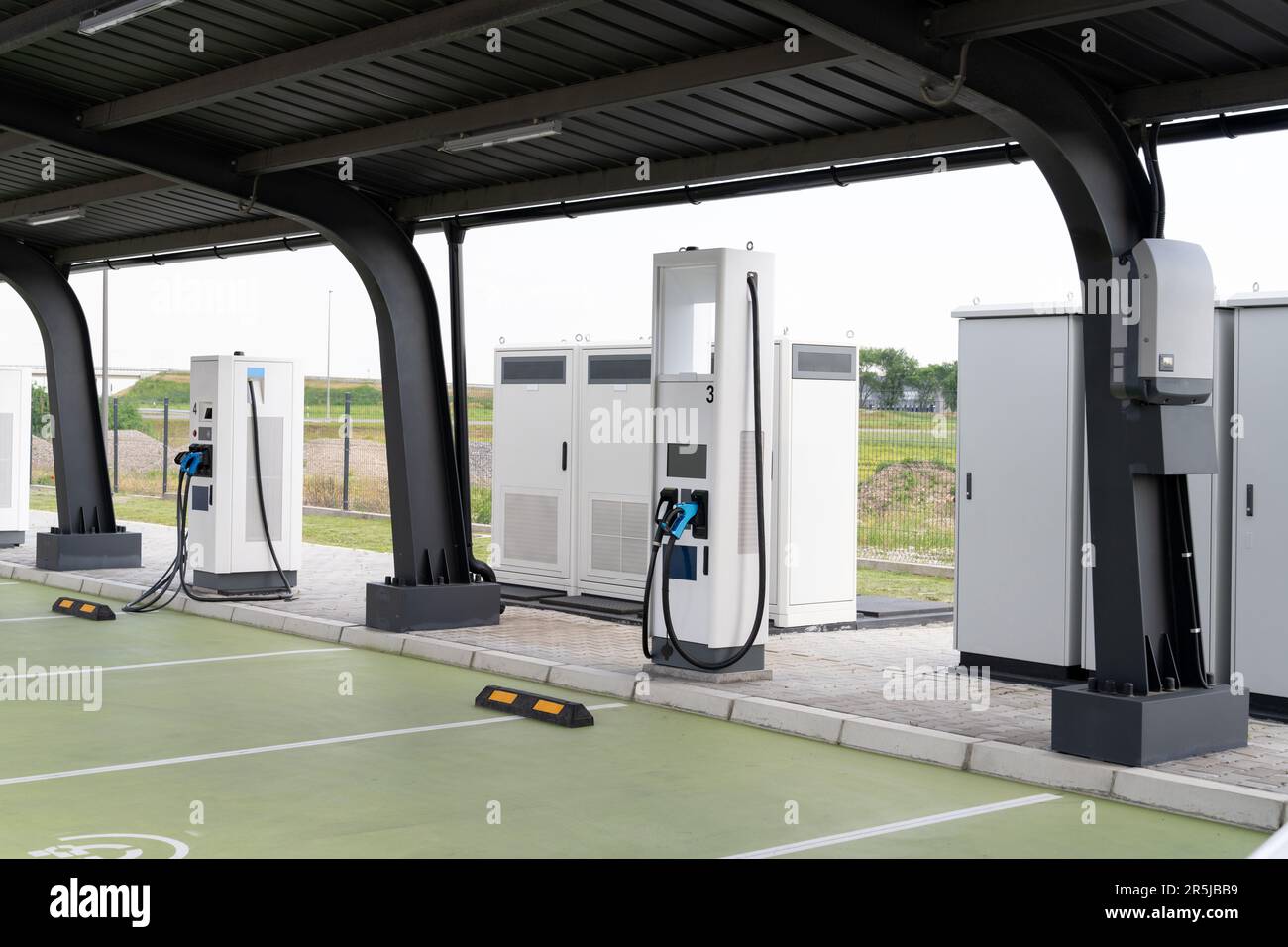 Electric vehicles charging station that takes energy from solar panels ...